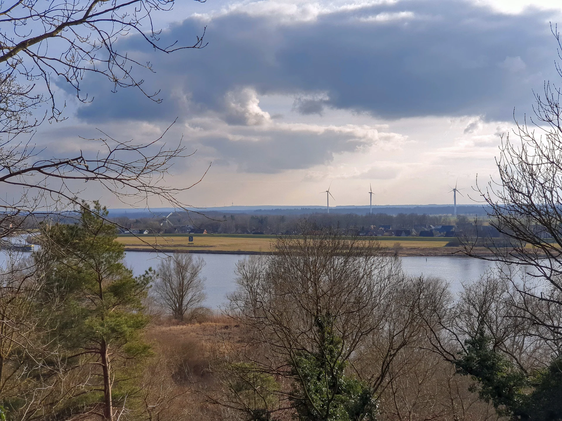 High Elbe Riverbank